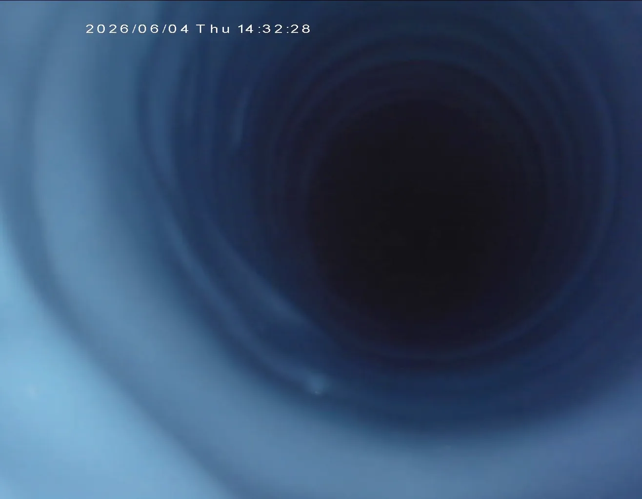 CCTV snimka nakon sanacije — glatka i kontinuirana epoksidna obloga na stijenki cijevi